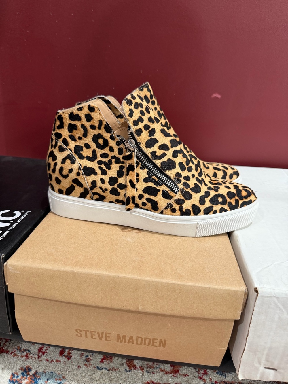 BRAND NEW NEVER WORN Steve Madden Leopard Wedge Sneaker in Camel Tan and Black